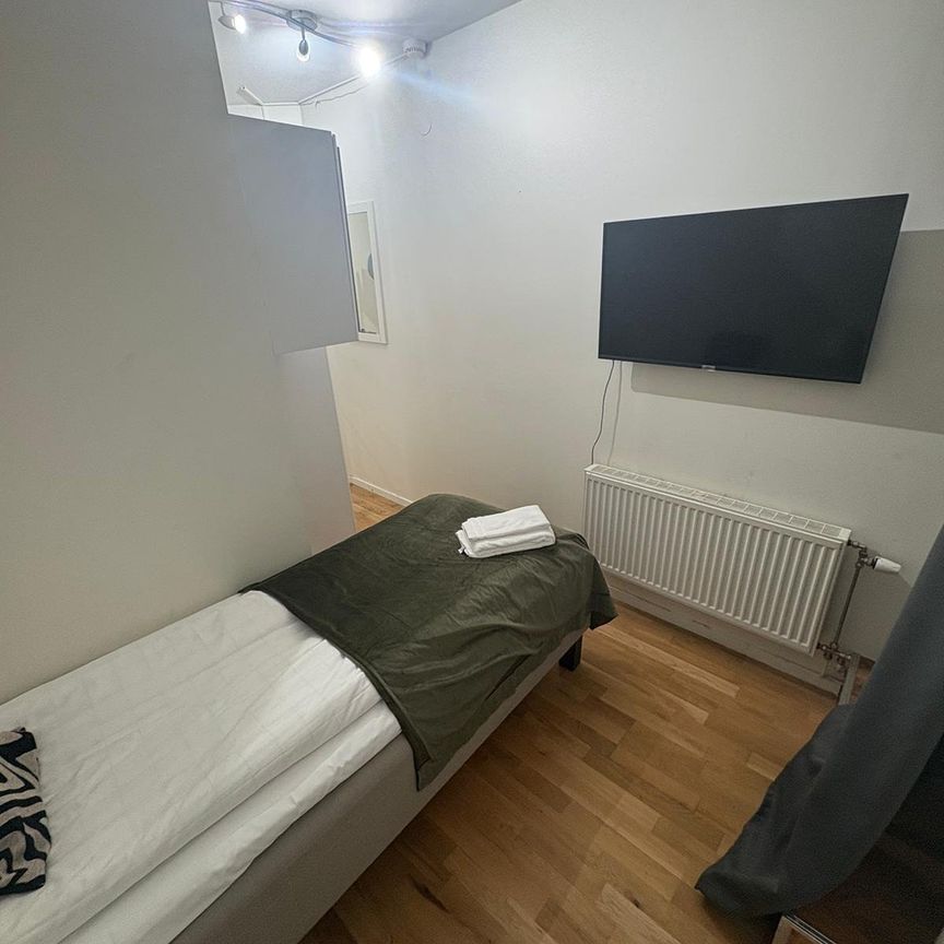 Stockholmsvägen, Märsta - Photo 1