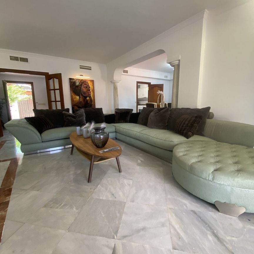 Detached Villa in Costabella - Photo 1