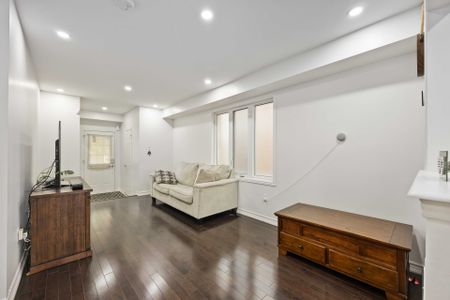 For Lease - 210 Cabin Trail Crescent, Whitchurch-Stouffville, Ontario - Photo 2