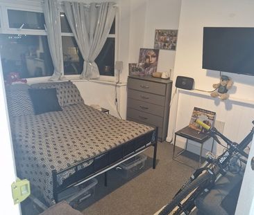 Room in a Shared Flat, Gainsford Road, SO19 - Photo 4