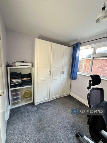 1 bedroom in a house share to rent - Photo 5