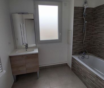 location Appartement T3 DE 62.95m² À VAUJOURS - Photo 2