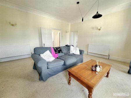 2 bedroom flat to rent - Photo 2