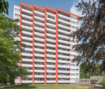 Sanierte 4-Zimmer-Wohnung mit zwei Bädern und Balkon mit Blick über... - Photo 1