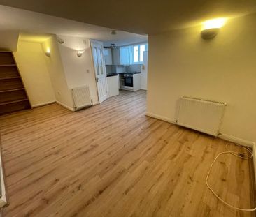 Colney Hatch Lane, London - Photo 6