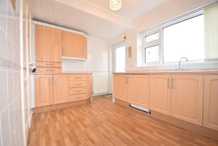 2 bedroom bungalow to rent - Photo 2