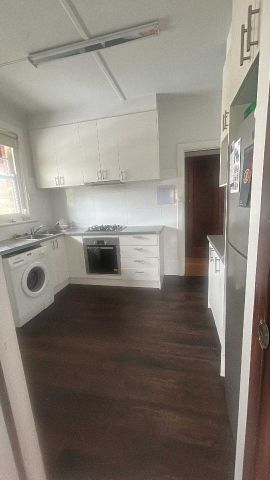 Caulfield North - Photo 3