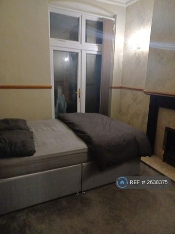 1 bedroom in a house share to rent - Photo 5