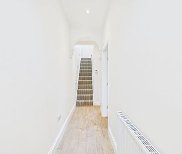 2 bedroom end of terrace house to rent - Photo 3