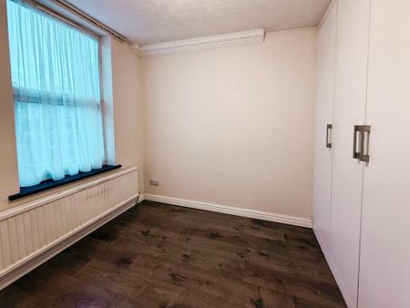 4 bedroom terraced house to rent - Photo 5