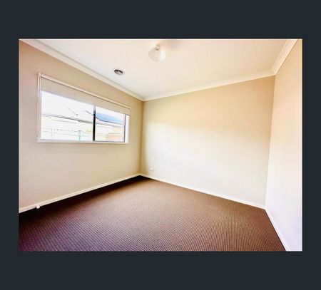 44 Coltan Avenue, Cobblebank, Vic 3338 - Photo 2