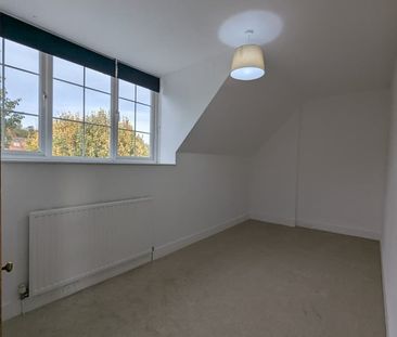 4 Bed Maisonette, Birdhurst Gardens, CR2 - Photo 1