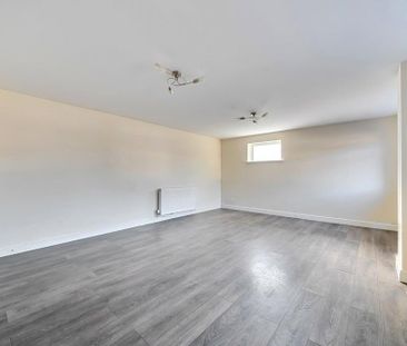 4 bedroom detached house to rent - Photo 3