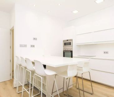 2-bedroom apartment for rent in Cuatro Caminos. - Photo 2