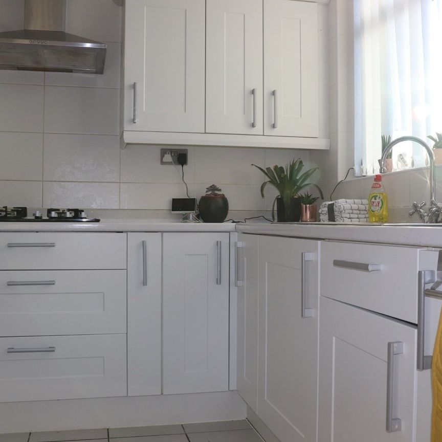 Room in a Shared House, Capstone Avenue, B18 - Photo 1