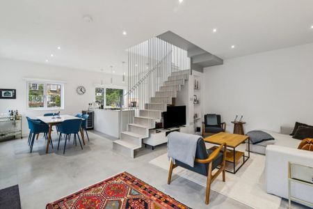 3 bedroom mews to rent - Photo 4