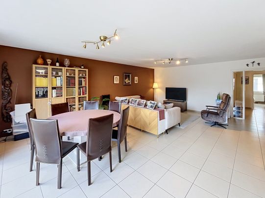 Gelijkvloers 2-slaapkamerappartement met tuin, garage en sta - Photo 1