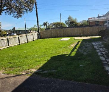 Charming 3BR Home - Photo 4