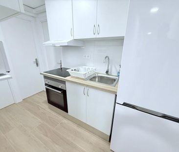 Calle del Puerto del Bruch, Madrid, Community of Madrid 28031 - Photo 3