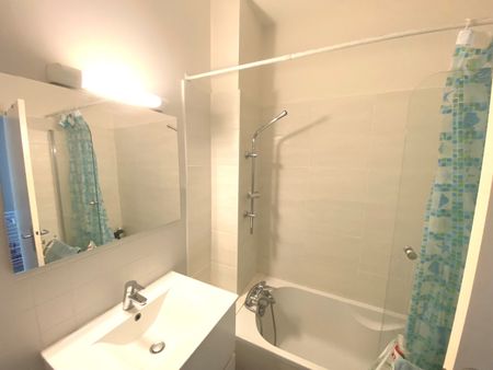 Location Appartement 3 pièces 61m² ROMANS SUR ISERE 26100 - Photo 5