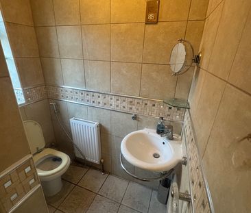 Room in a Shared House, Abercorn Road Annexe, NW7 - Photo 5