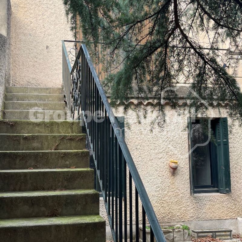 CHATEAURENARD - Appartement meublé avec extérieur et place de parking - Photo 1