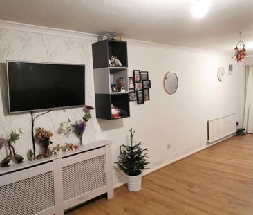 3 bedroom end of terrace house to rent - Photo 1