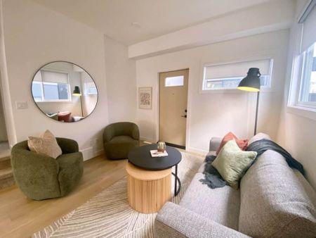 Edmonton Unfurnished townhouse Rental in Jasper Place - BRAND NEW Dual Master Bath Townhome, IN A+ Location, Close to Downtown, Parks & Pet Friendly! - Photo 4