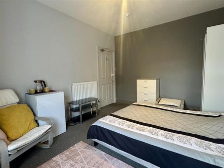 1 bedroom in a house share to rent - Photo 5