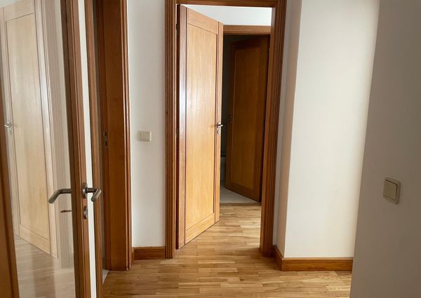 Apartamento T2 em empreendimento com piscina na Praia da Barra.