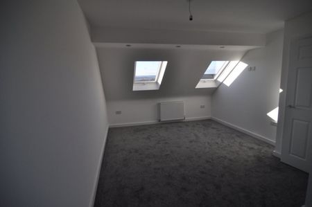 2 bed Apartment - To Let - Photo 2