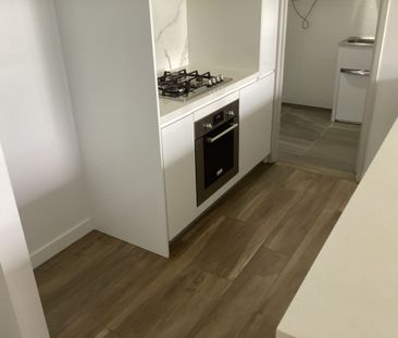 Large courtyard Ground Floor apartment 2Bed 2 Bath - Photo 4