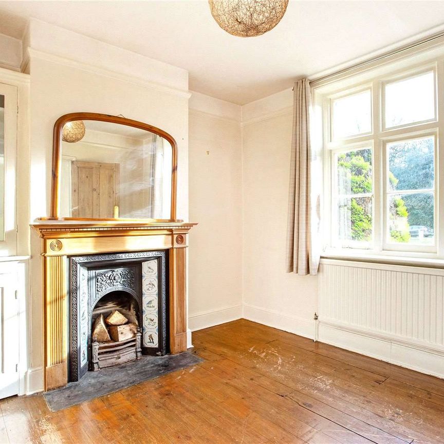 Delightful period terrace cottage within the renowned Childwickbury hamlet - Photo 1