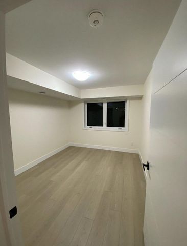 196 Britannia Rd - Photo 2