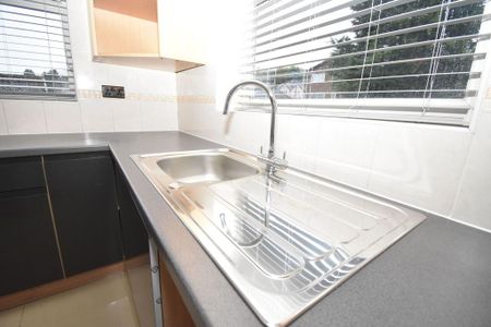 2 bedroom maisonette to rent - Photo 3