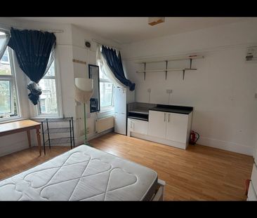 Studio Flat, Lambert Road, SW2 - Photo 1