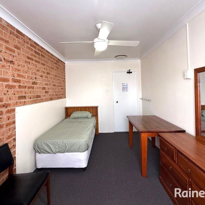 Men Only Boarding House Accommodation - Furnished Single Room - Photo 1