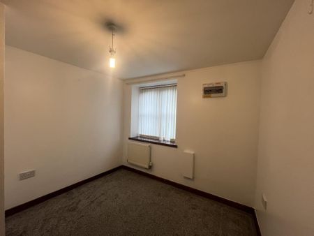 2 bedroom end of terrace house to rent - Photo 3