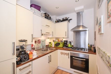 1 bedroom flat to rent - Photo 2