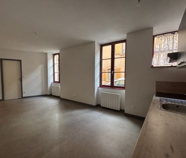 Location Appartement 2 pièces 33m² CHARLIEU 42190 - Photo 1