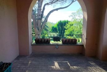 Ardeatina-Divino Amore: Quiet, charming rustic villa, big and well-curated garden, 3 beds, 1 study, 3 baths, living room, kitchen, with terraces , AC and parking space. Ref 2322