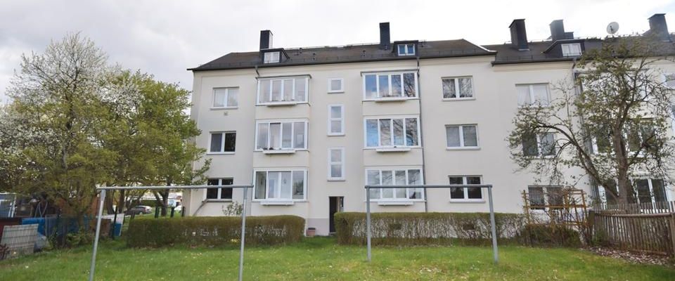 3 Zimmer • verglaster Balkon • Hochparterre • Tageslichtbad mit Wanne • grüner Hausgarten • TOP ! - Foto 1