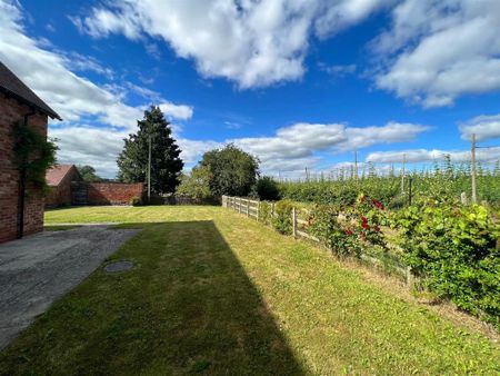 4 bedroom detached house to rent - Photo 4