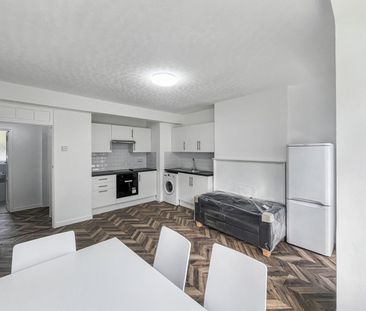 1 Bed Flat, Parrington House, SW4 - Photo 5