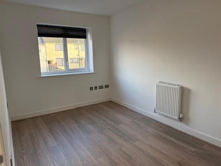 2 bedroom semi-detached house to rent - Photo 3