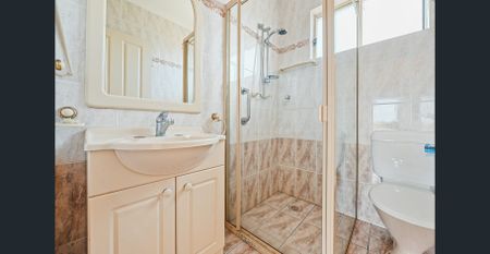 Spacious Family Home in a Quiet, Convenient Location - Photo 2