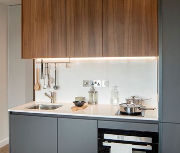 Roomy 1 Mid-century Modern - Photo 6