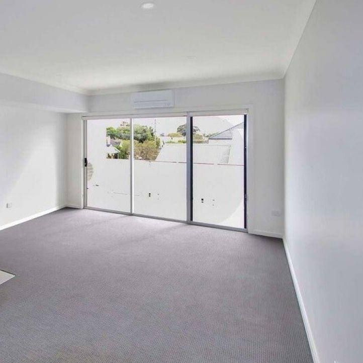 As New 1 Bedroom Apartment - Photo 1