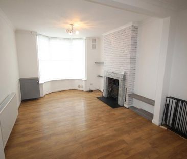 3 bedroom end of terrace house to rent - Photo 1