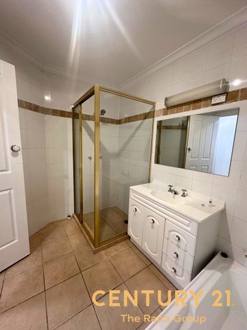 Modern 3 Bedroom, 2 Bathroom House – Easy Access to Public Transport - Photo 4